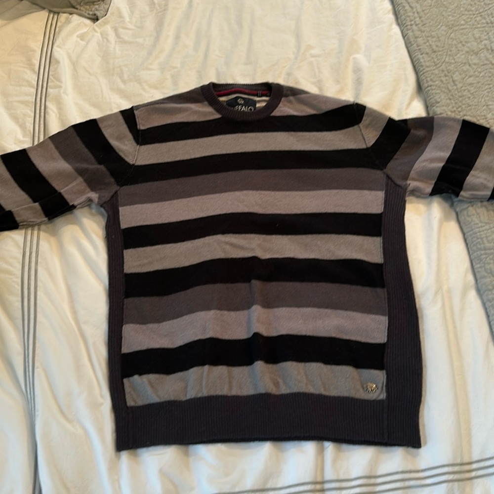 Buffalo sweater. Size L.